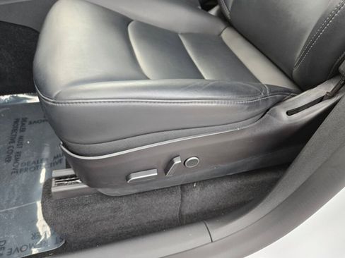 Used 2022 Tesla Model Y Long Range image 23