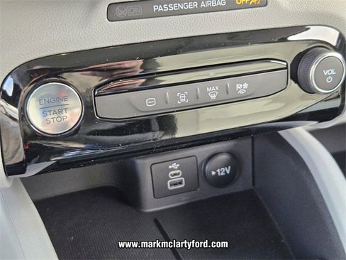 New 2025 Ford Escape SE image 19