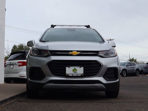 Used 2020 Chevrolet Trax LT w/ LT Convenience Package image 17