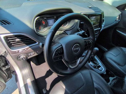 Used 2019 Jeep Cherokee Limited AWD/4WD image 10