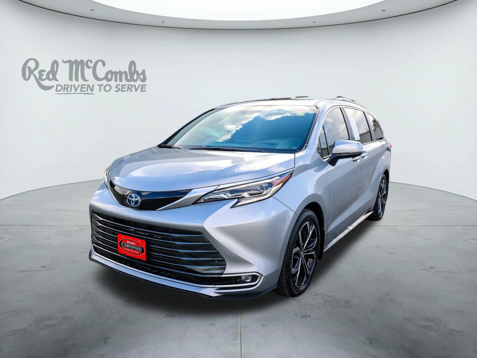 Certified 2025 Toyota Sienna Platinum FWD image 1