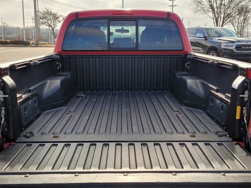 Used 2013 Toyota Tacoma Base image 9