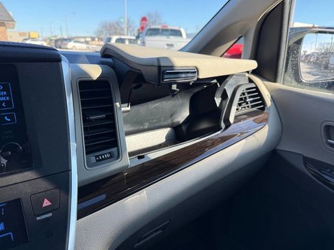 Used 2015 Toyota Sienna XLE Premium image 73