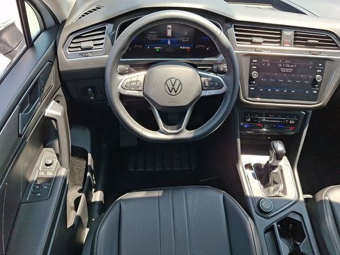 Used 2022 Volkswagen Tiguan SE AWD/4WD image 11