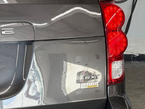 Used 2019 Dodge Grand Caravan SXT image 25