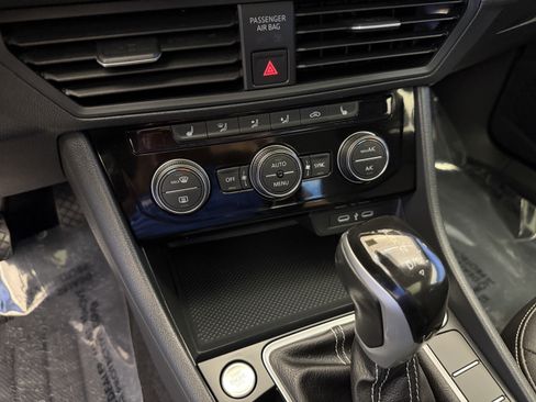 Used 2024 Volkswagen Jetta SE FWD image 20