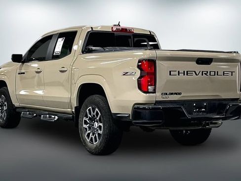 Used 2023 Chevrolet Colorado Z71 w/ Z71 Convenience Package 2 AWD/4WD image 5