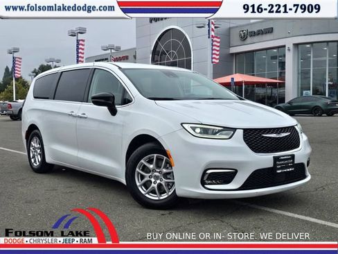 Certified 2024 Chrysler Pacifica Touring-L image 1