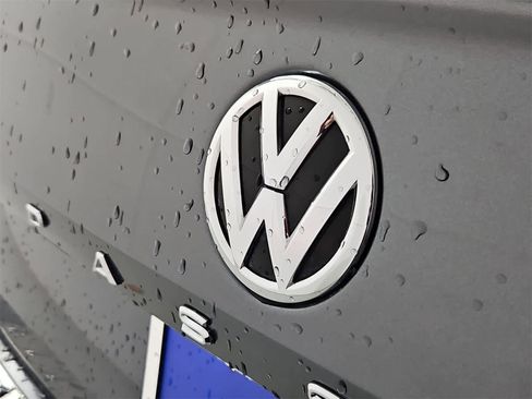 Certified 2022 Volkswagen Passat 2.0T SE image 11