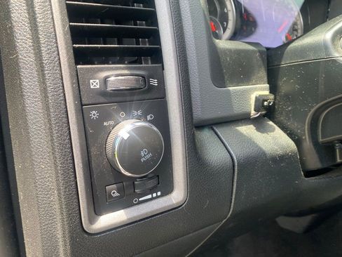 Used 2017 RAM 1500 Express RWD image 17