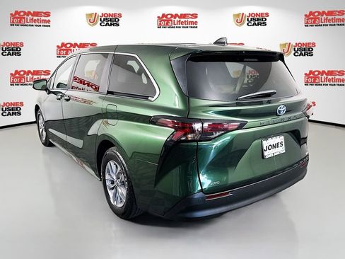 Certified 2023 Toyota Sienna XLE AWD/4WD image 2