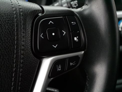 Used 2019 Toyota Highlander SE image 25