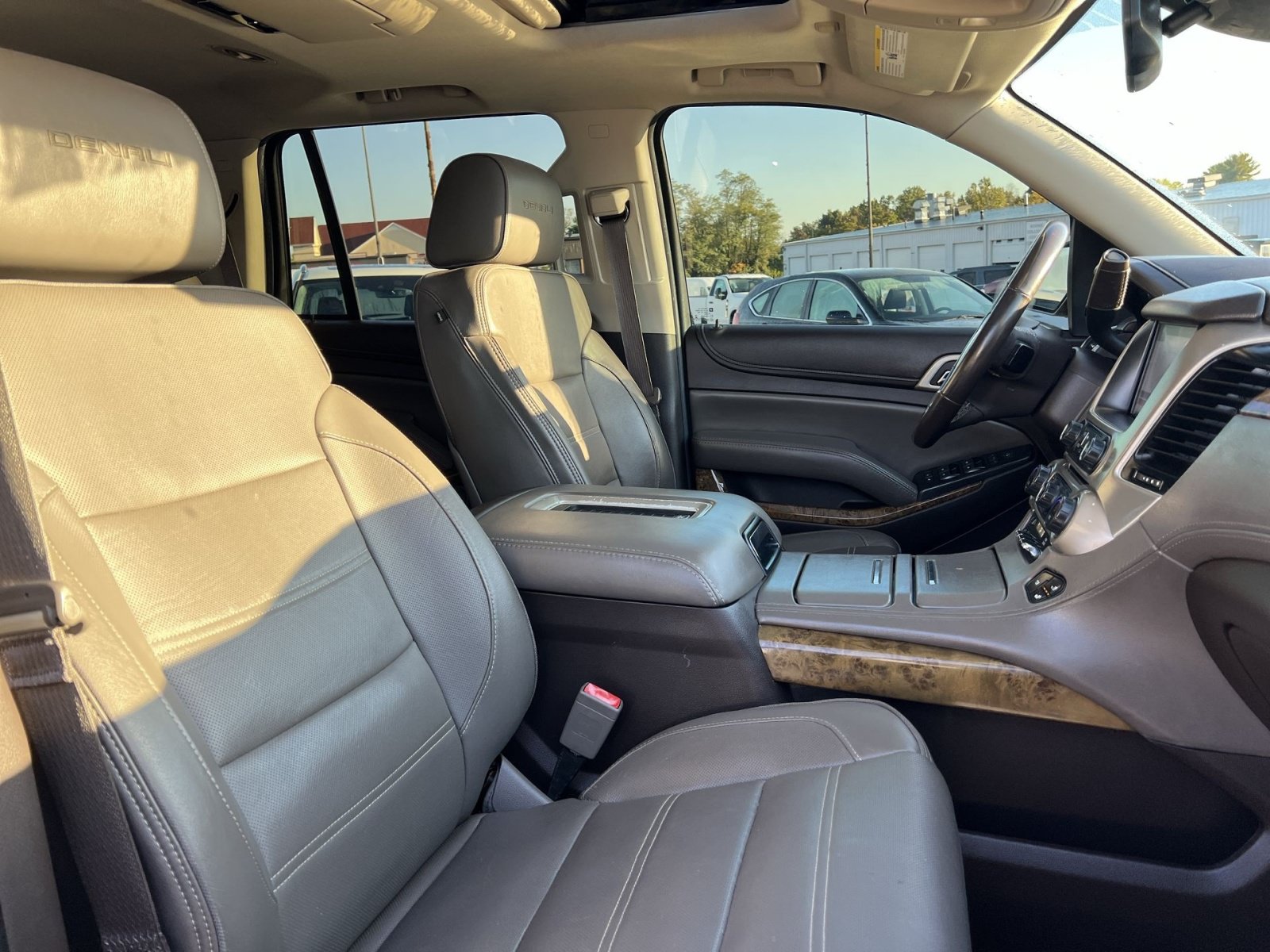 Used 2016 GMC Yukon Denali w/ Open Road Package AWD/4WD image 29
