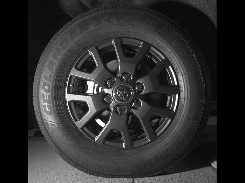 Used 2025 Toyota 4Runner SR5 AWD/4WD image 9