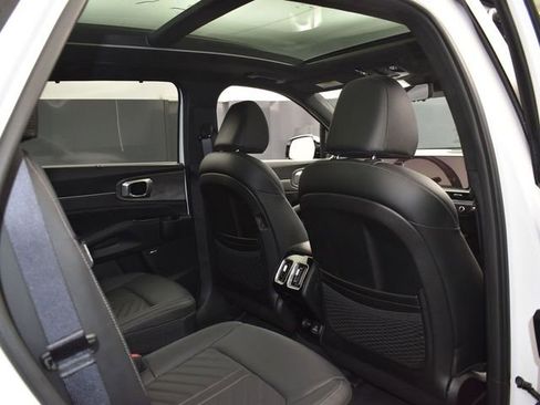 Certified 2025 Kia Sorento SX Prestige image 12