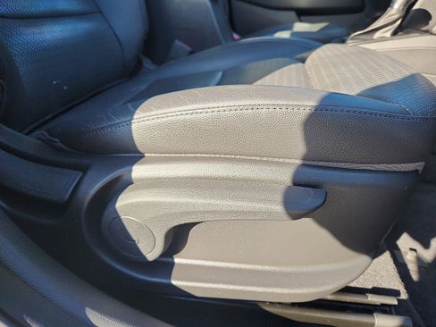 Used 2017 Hyundai Elantra Limited w/ Limited Ultimate Package 09 image 34