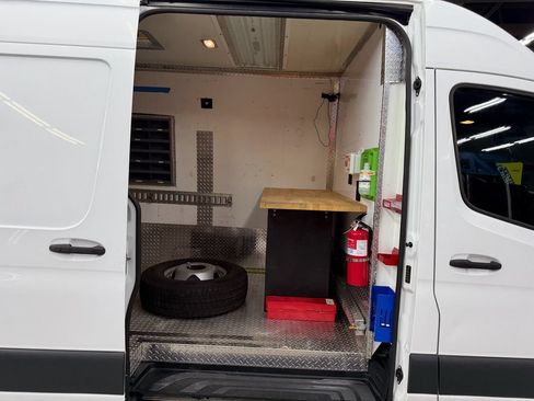 Used 2020 Mercedes-Benz Sprinter 2500 image 13