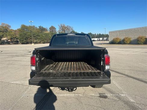 Used 2023 Toyota Tacoma TRD Sport image 17