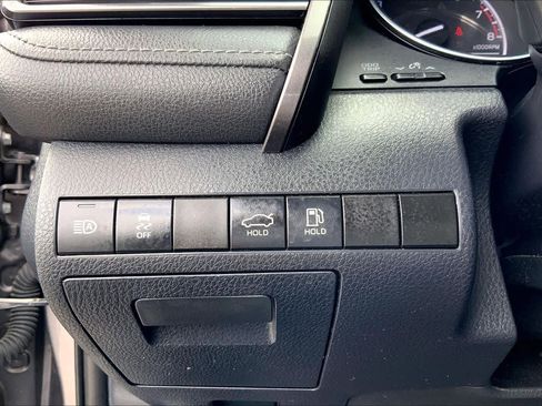Used 2019 Toyota Camry SE image 33