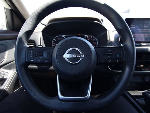 Used 2023 Nissan Rogue SV AWD/4WD image 18