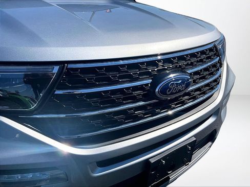 Used 2021 Ford Explorer XLT AWD/4WD image 28
