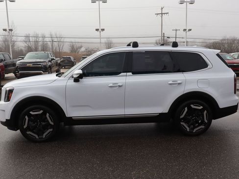 Used 2024 Kia Telluride EX w/ EX Captain's Chair Package image 30