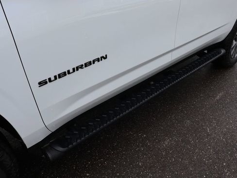 Used 2023 Chevrolet Suburban Z71 w/ Luxury Package image 36