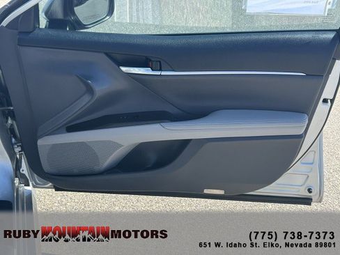 Used 2022 Toyota Camry XLE w/ Navigation Upgrade Package image 25