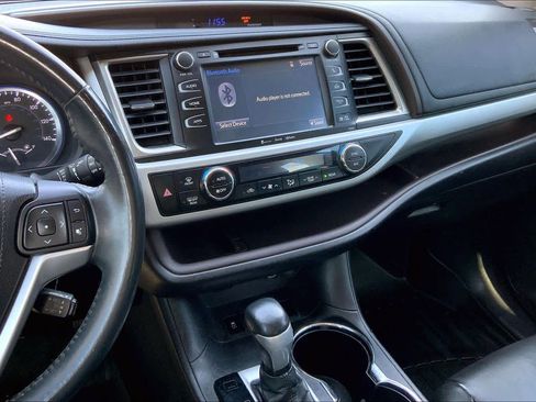 Used 2016 Toyota Highlander XLE image 6