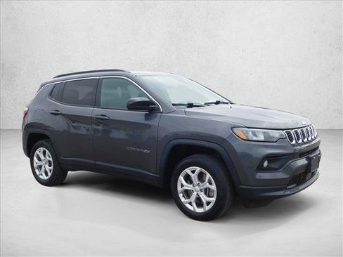 Used 2024 Jeep Compass Latitude AWD/4WD image 6