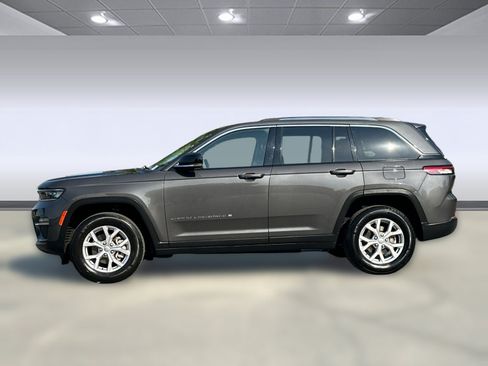 Used 2022 Jeep Grand Cherokee Limited AWD/4WD image 2