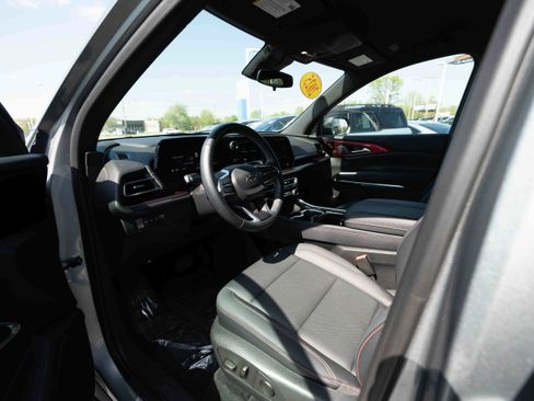 Used 2025 Chevrolet Traverse Z71 w/ Driver Confidence Package AWD/4WD image 8