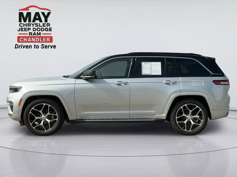 Used 2024 Jeep Grand Cherokee Summit AWD/4WD image 4