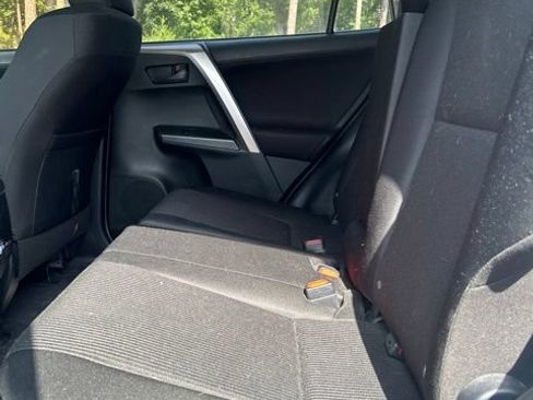 Used 2018 Toyota RAV4 LE FWD image 11