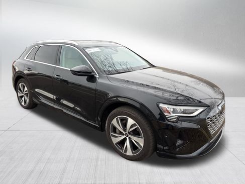 Used 2024 Audi Q8 e-tron Premium Plus image 4