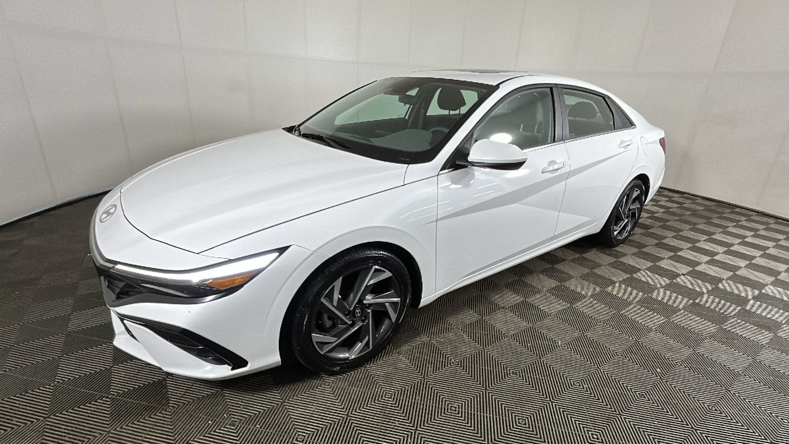 Used 2025 Hyundai Elantra SEL FWD image 7