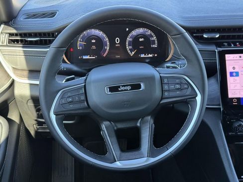 New 2025 Jeep Grand Cherokee L Limited w/ Black Appearance Package image 19