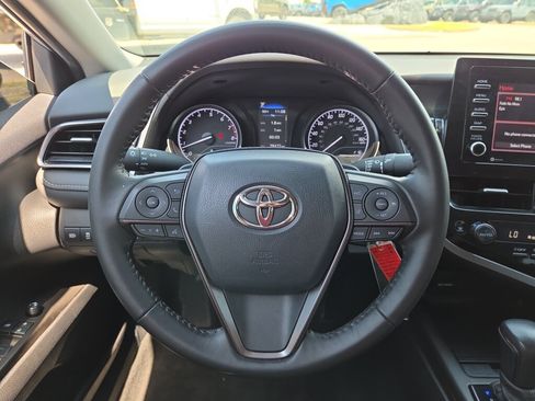 Used 2024 Toyota Camry SE FWD image 18