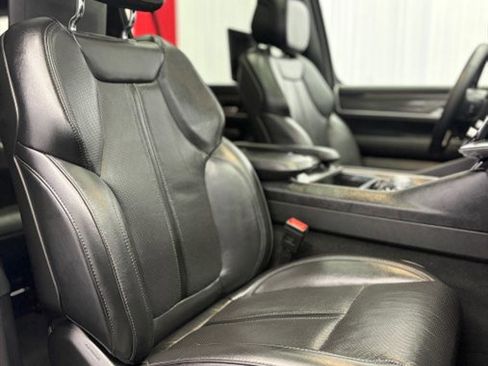 Used 2023 Jeep Wagoneer Series III w/ Premium Group I AWD/4WD image 17