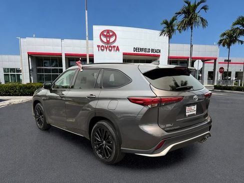 Used 2023 Toyota Highlander XSE FWD image 5