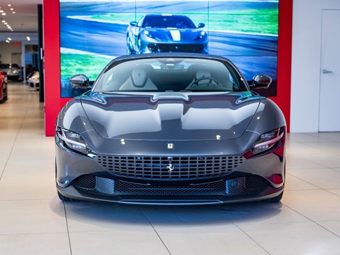 Used 2024 Ferrari Roma Spider image 32