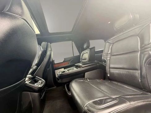 Used 2019 Lincoln Navigator Reserve AWD/4WD image 17