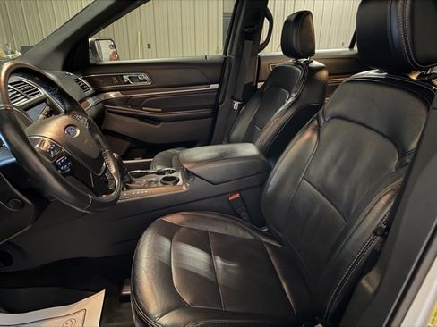Used 2018 Ford Explorer Limited image 14