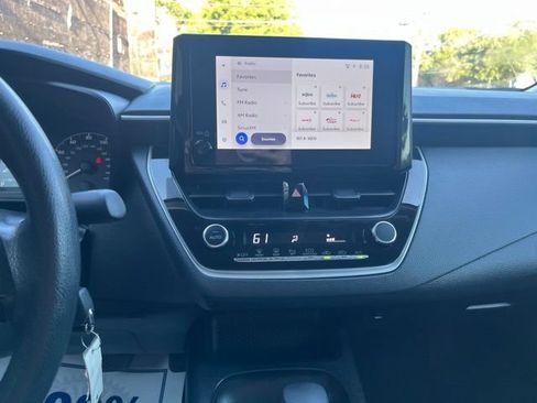 Used 2025 Toyota Corolla LE FWD image 30