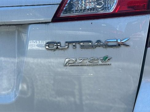 Used 2011 Subaru Outback 2.5i image 6