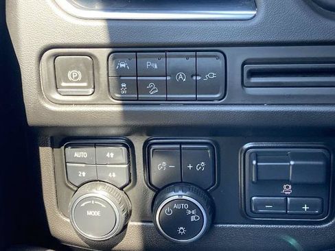 Used 2021 Chevrolet Tahoe Z71 w/ Luxury Package AWD/4WD image 13