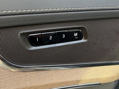 Used 2025 Volvo XC90 B6 Plus image 17