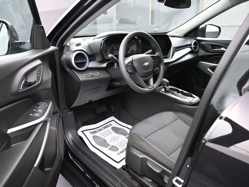 Certified 2025 Chevrolet Trax LS w/ LS Convenience Package image 9