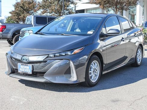 Used 2021 Toyota Prius Prime XLE image 3