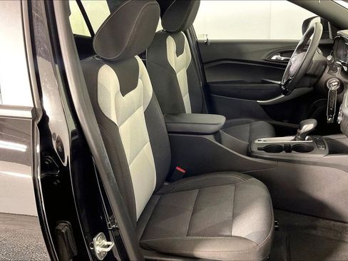 Used 2025 Chevrolet Trax RS w/ Driver Confidence Package FWD image 9